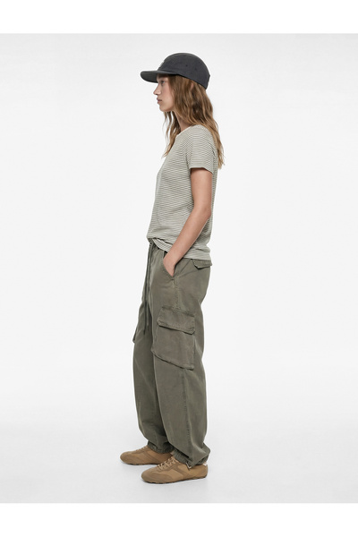 Koton Μπλουζάκι με κοντό μανίκι και λαιμόκοψη εφαρμοστό