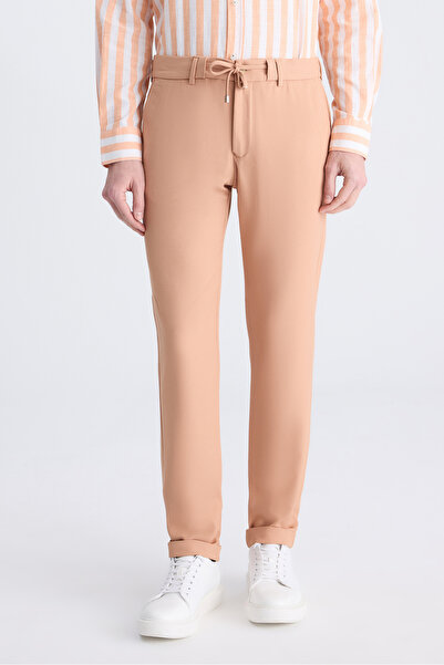 Twn Pantaloni jogger slim fit din raion, culoare scorțișoară