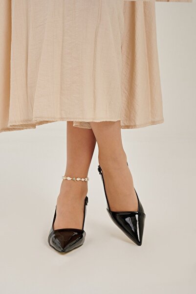 Modezya حذاء لينورا النسائي ذو الكعب العالي بأصابع مدببة وتفاصيل مشبك خلفي من...