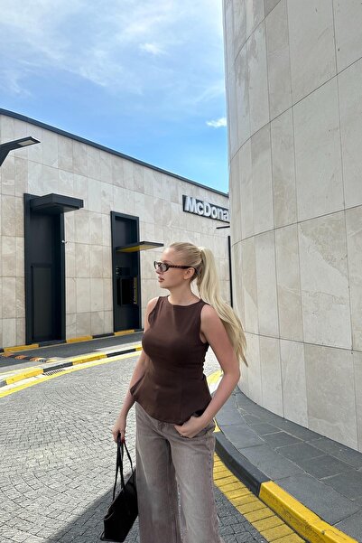 lizge giyim بلوزة بيبلم ذات ياقة قارب