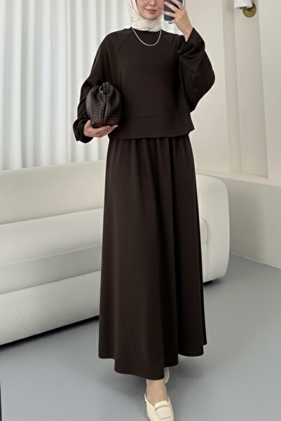 HİJABAYA Σετ με στρογγυλή λαιμόκοψη, μανίκι νυχτερίδα και ελαστική φούστα στη...