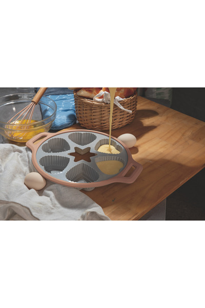 AROW Phony Silicone Muffin Cake Mold 6 Heart-Shaped Compartments /Safe Grip a...