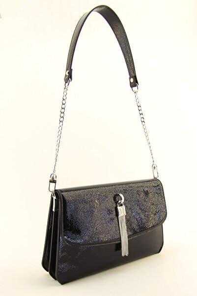 HNB Дамска черна чанта от лакирана кожа с пет отделения и детайли с пискюли