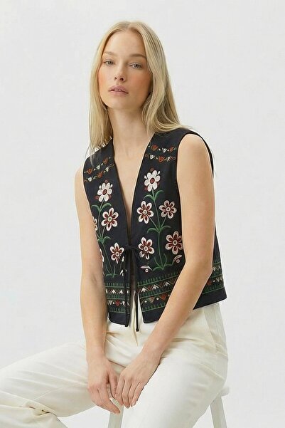 VAGGON Black Embroidered Lace Detailed Design Raw Linen Vest