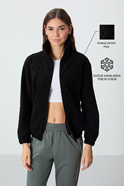 TOMMY LIFE سويت شيرت من الصوف الأسود المطرز بياقة عالية - مقاس كبير للنساء - ...