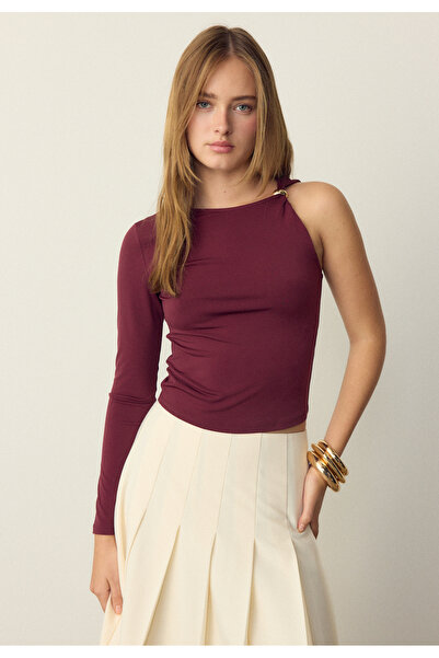 Stradivarius تيشيرت غير متماثل بإبزيم معدني