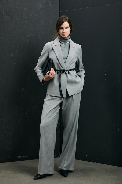 Lufian بنطلون كيت النسائي باللون الرمادي