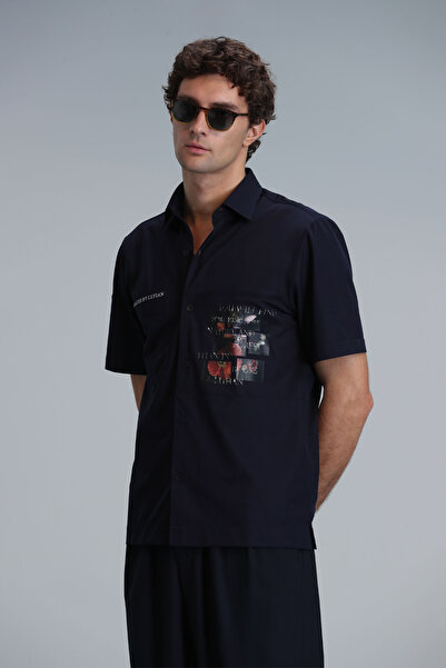 Lufian Look Men - قميص أساسي ذو قصة عادية باللون الأزرق الداكن