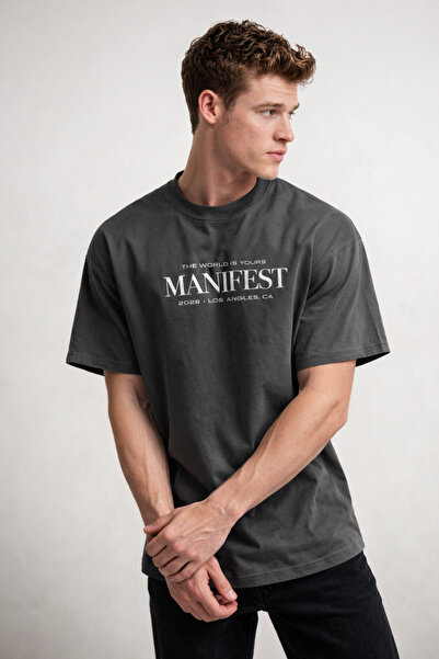 COMBİNE MİCHAİL تي شيرت رجالي مطبوع عليه مانيفست كبير الحجم ومدخن