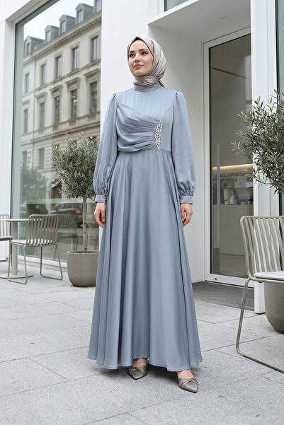 MODAQU Μακρύ σατέν φόρεμα με πέτρινες λεπτομέρειες - Ασημί