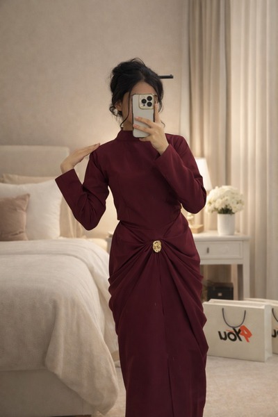 NO BRAND فستان العيد خمري أنيق بقصة درابيه مع بروش ذهبي