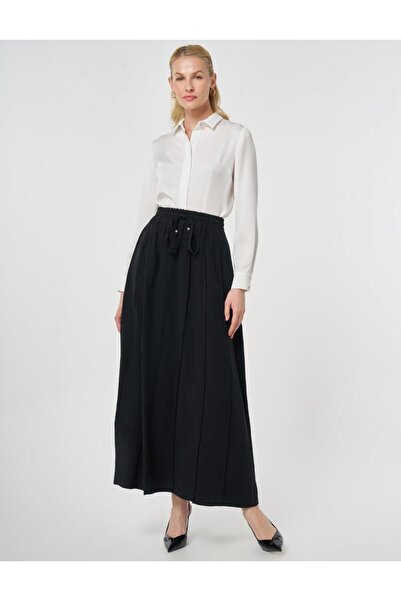 Kayra تنورة من الرايون مخيطة بالقطع، لون أسود