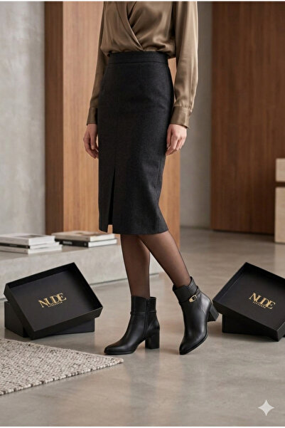 NUDE kadın sıvrı tokalı sıyah renk bot