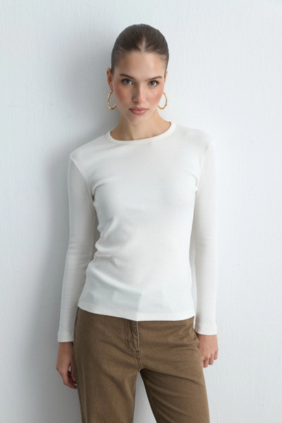 Gusto Long Sleeve Basic Cotton Tshirt - Ecru