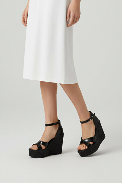 Preshley Ženske Verla cipele sa prekrštenim remenom, crne lakirane kožne cipe...