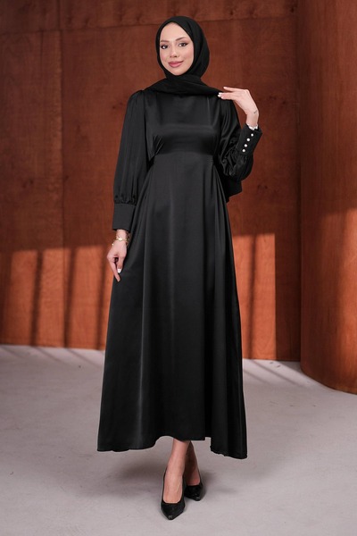 İmajButik Crna satenska haljina sa manžetama i pojasom u struku