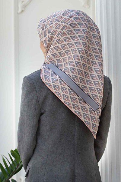 57% SILK 43% VISCOSE Twill Silk Geometric Patterned Powder - Gray Color 90x90 Scarf Sewing Shape : Hand D