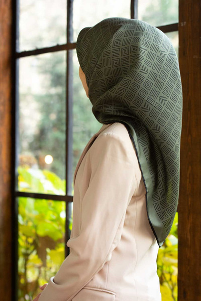 Vissona %57 İPEK %43 VİSKON Twill İpek Etnik Motif Desenli Haki - Siyah Renkl...