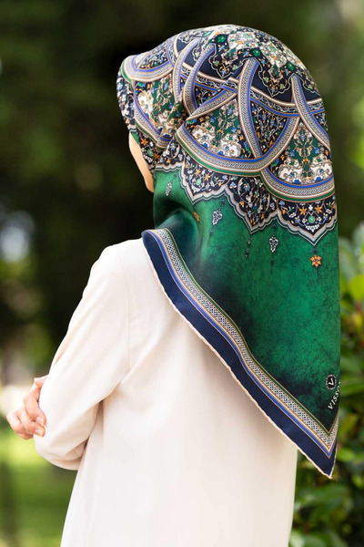57% SILK 43% VISCOSE Twill Silk Shawl Pattern Emerald Green - Indigo Color 90x90 Scarf Sewing Type :