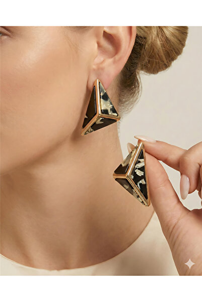 Pelin Aksesuar Black-White Marbled Patterned Pyramid Earrings
