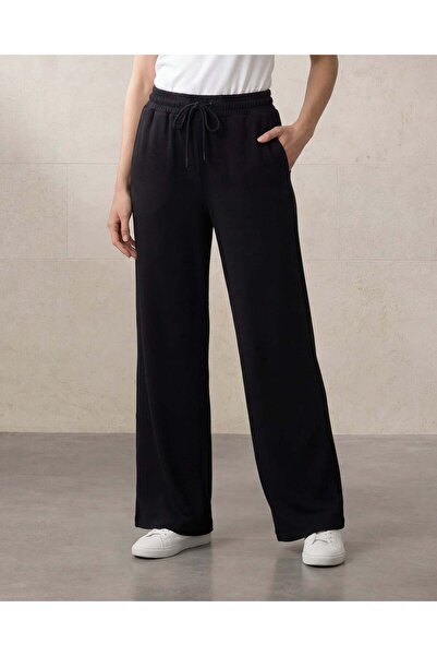 REDTAG بنطال رياضي نسائي أسود واسع الساقين بخصر مطاطي