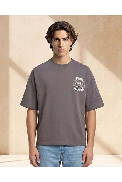 REDTAG تيشيرت رجالي من الفحم مطبوع صورة ناروتو من الأمام والخلف