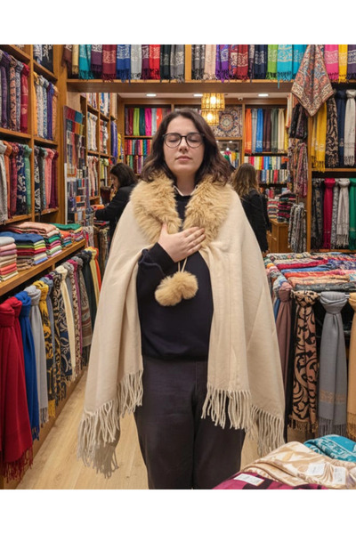 Elit Scarf KENARLARI KÜRK DETAYLI YÜNLÜ PANÇO