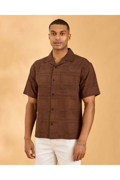 REDTAG قميص رجالي بني اللون بياقة قماش جاكار منتجع