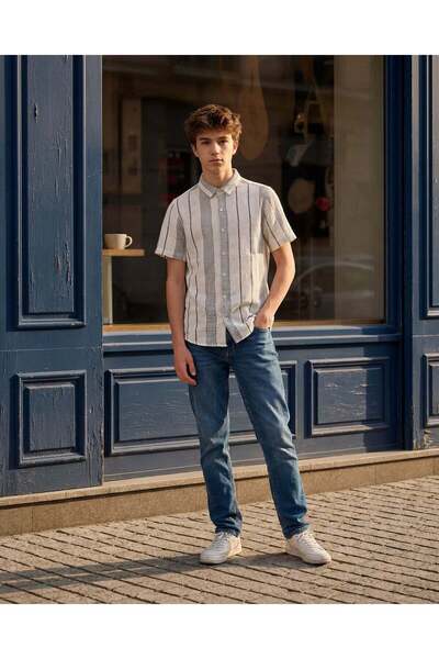 REDTAG قميص كاجوال للأولاد الكبار، مخطط باللون الكريمي، بياقة منتجع