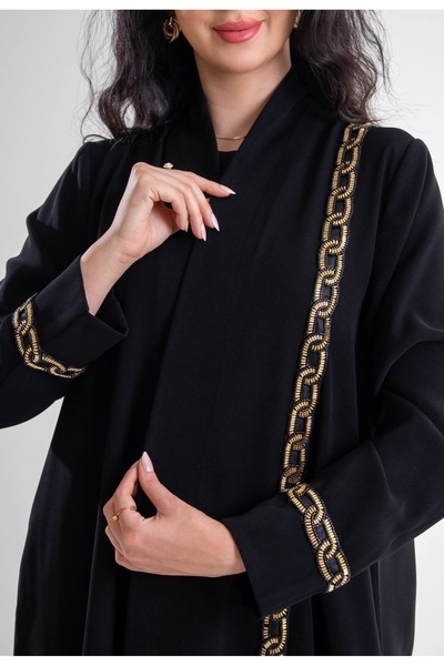 Al Afnan Boutique A distinctive and elegant abaya made of ceramic Crepe fabri...
