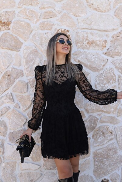 bytugcekaya Къса рокля с черна колана и бродерия