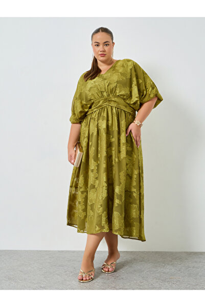 Styli Plus Size Green Jacquard Pleated A-Line Midi Dress