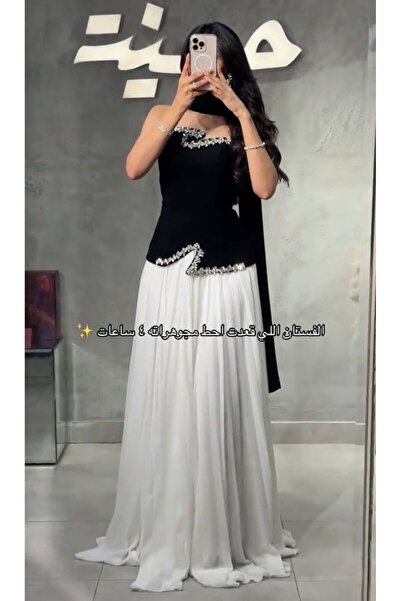 NALA FASHION The dress combines classic and modern elements.