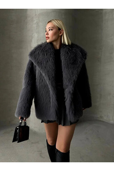 Mad Diva Black Faux Fur Jacket with Pocketed
