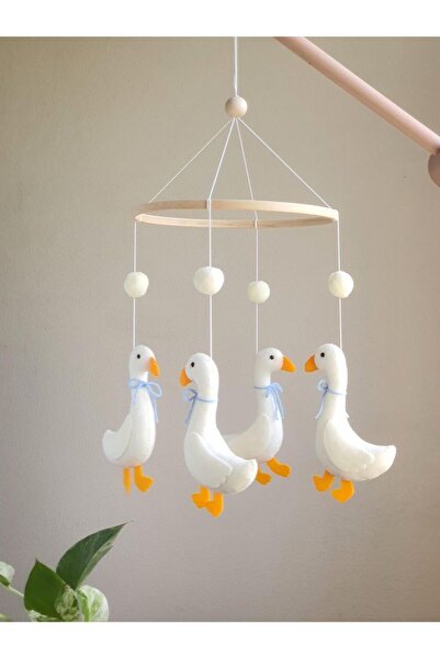 keçedekorr Bebek beşik dönencesi beyaz toplar ve beyaz ördek figürlü bebek be...