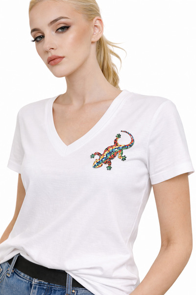 TWINTICKS Women's White V-Neck T-Shirt Mosaic Lizard Printed 100% Cotton Dail...