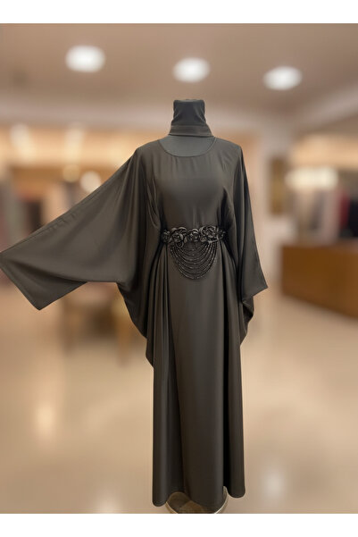 SEEKING2001 Elegant abaya with a wide cape cut and a pink Belt adorned with p...
