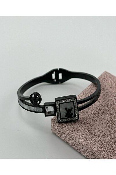 burjalmodah An elegant bracelet with a luxurious design that reflects a touch...