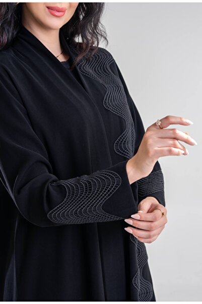 Al Afnan Boutique A distinctive and elegant abaya made from deep black cobra ...
