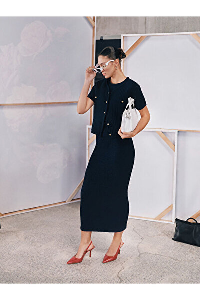 LC Waikiki RMZ GİYİM فستان بنسيج مميز وياقة روبا من FARKIYA