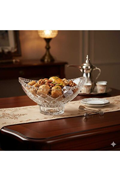 QUEEN Glass nut serving dish with an embossed base – an elegant and luxurious...
