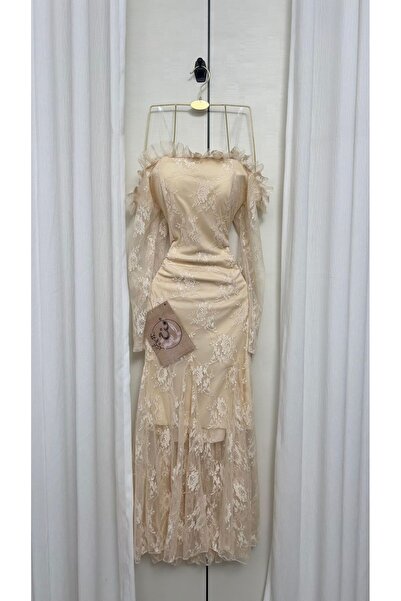 CONTENU Soft Lace midi dress with a revealing neckline