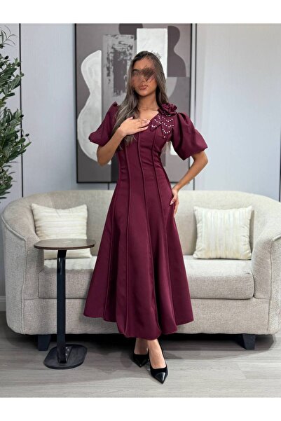 Generic Elegant midi dress with a rose design and puffed sleeves
