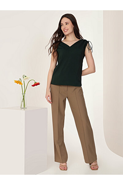 Mish By Styli بلوزة بدون أكمام بتفاصيل ربط باللون الأخضر الزمردي