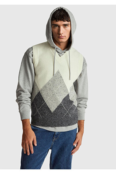 United Colors of Benetton Men's cream wool blend sleeveless sweater with diam...