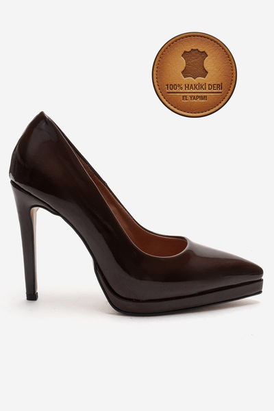 Ayakkabı Ateşi حذاء نسائي من الجلد الطبيعي باللون البني اللامع بكعب عالٍ ومقد...