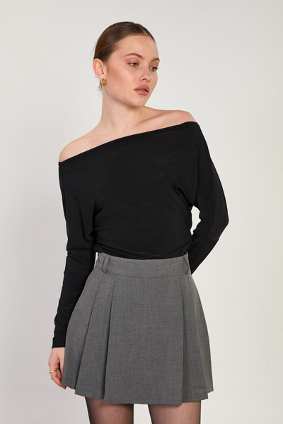 BARRELS AND OIL Women's Off-Shoulder Blouse - Black