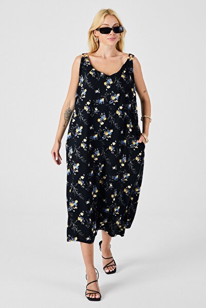 Trend Alaçatı Stili Women's Black Strappy Beaded Detailed Double Pocket Patte...