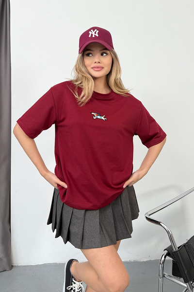 GİYSA Γυναικείο T-Shirt με λαιμόκοψη ποδηλάτου και κέντημα σκύλου 2Ιπ, Βουργο...