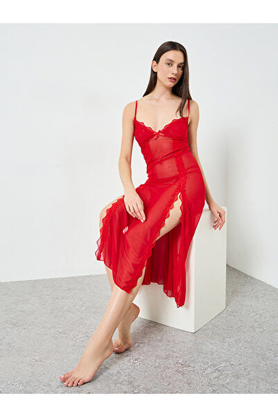 Take Two By Styli فستان كامي أحمر اللون بتفاصيل دانتيل وفتحة شق مع طقم ملابس ...